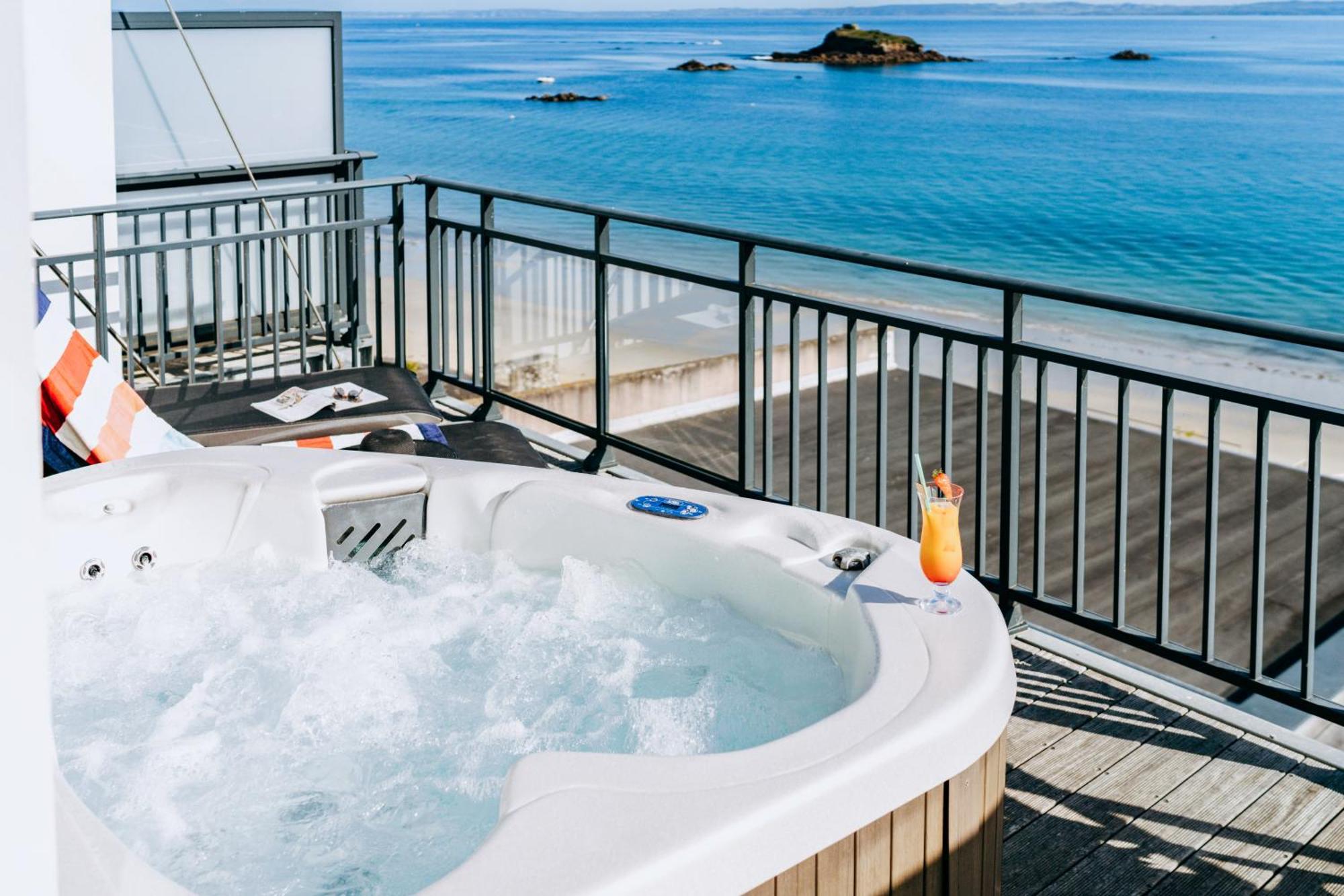 Hotel Valdys Thalasso & Spa - La Baie دوارنونيه المظهر الخارجي الصورة